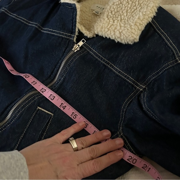 EUC Like New PacSun XS/S denim jacket with Sherpa lining and collar. Dark rinse. - Picture 12 of 14